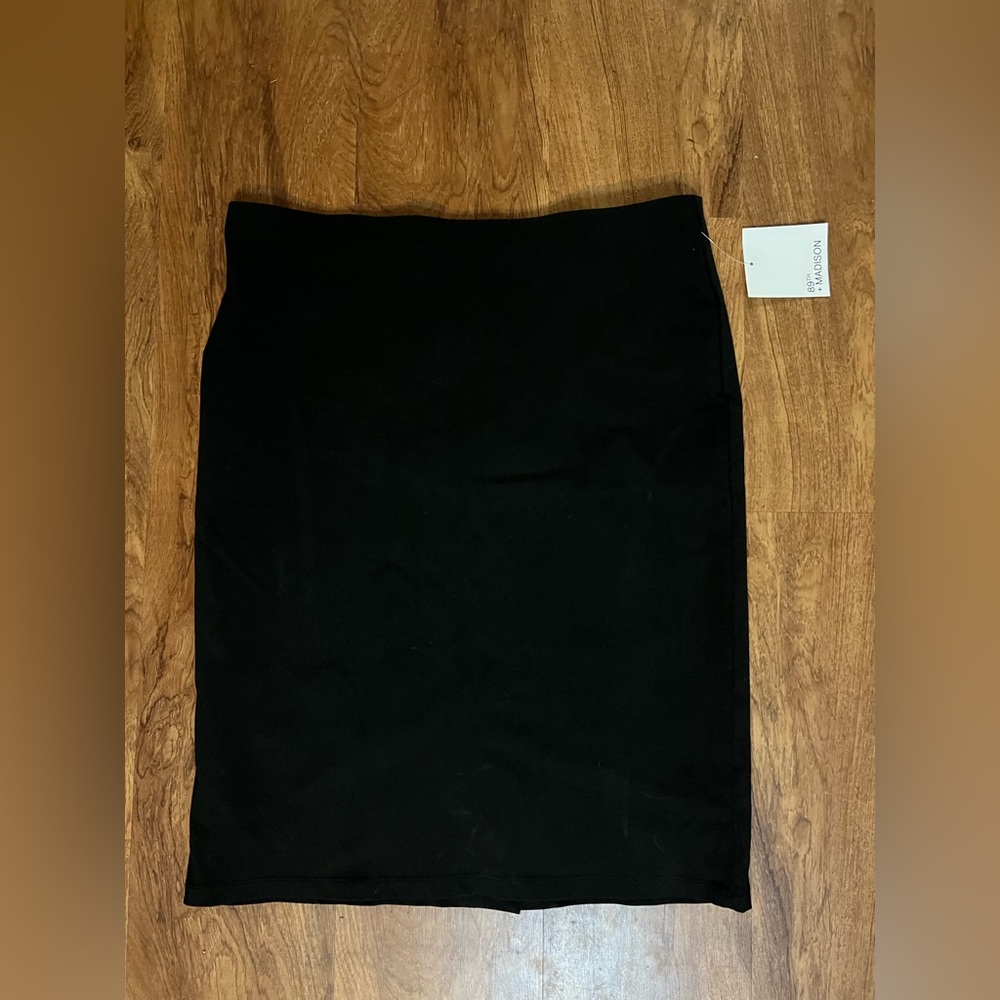 89th and Madison brand black pencil skirt. Womens size L